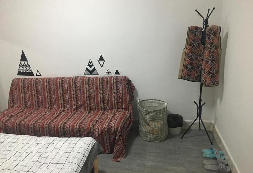 Отель Guilin Hundred Lives Youth Hostel