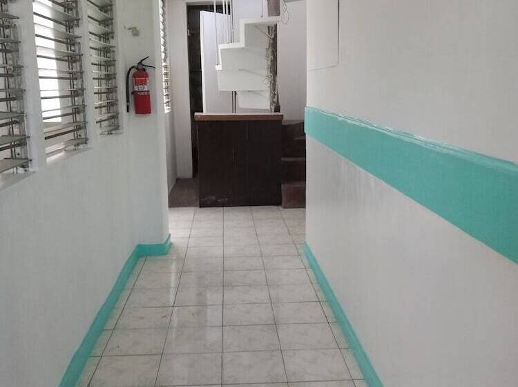 Отель Hayward Travel Inn