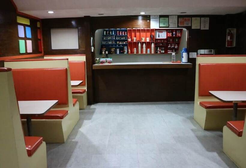 Отель Hayward Travel Inn