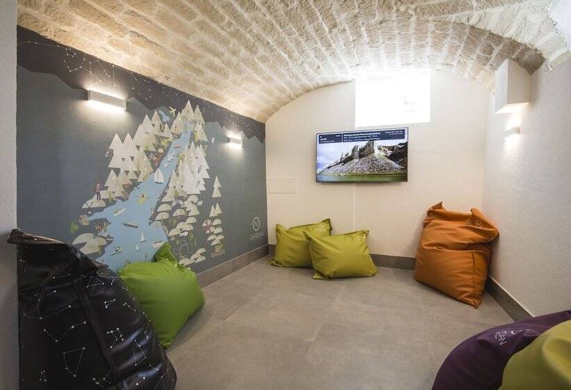 Отель Holiday Iv Gardan