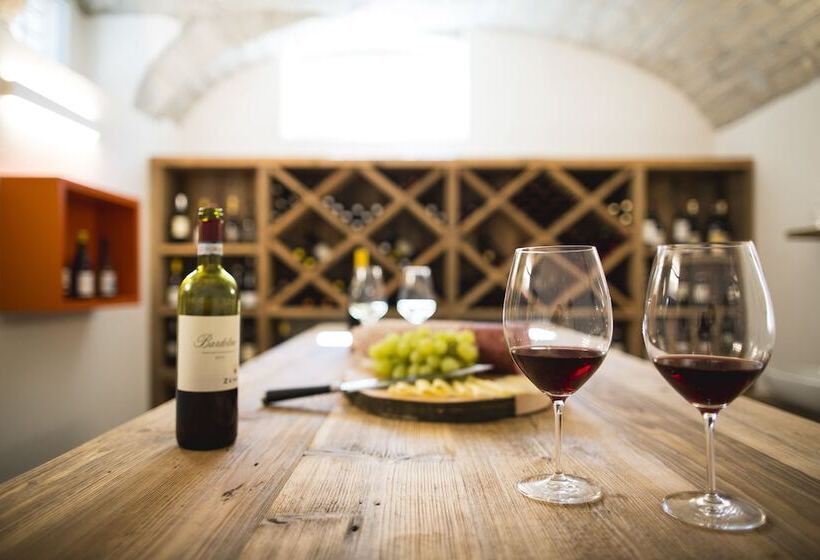 هتل Holiday Iv Gardan