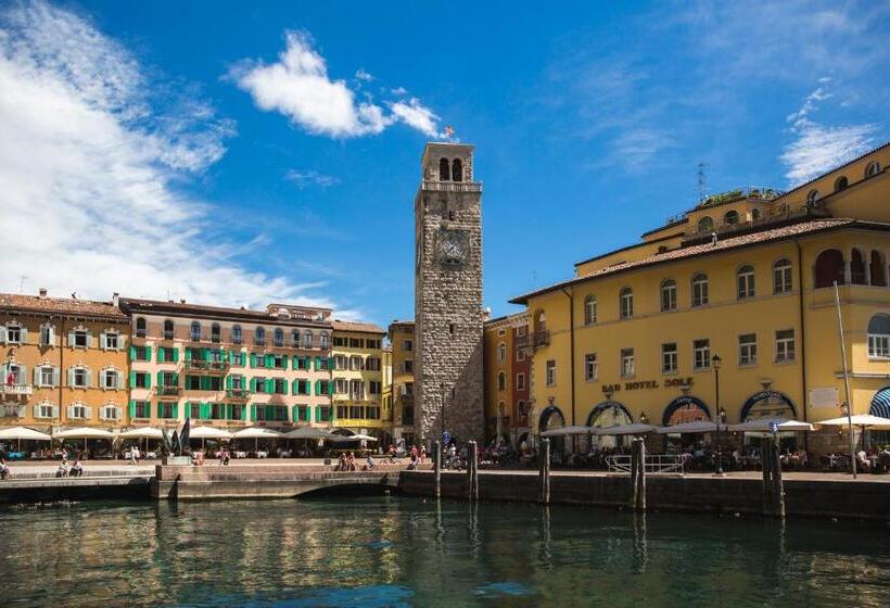 هتل Holiday Iv Gardan