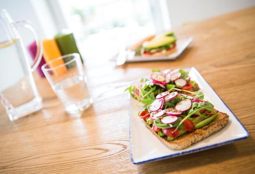 Отель Holiday Iv Gardan