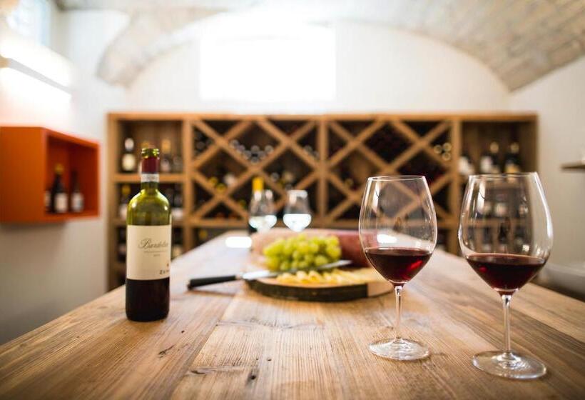 Отель Holiday Iv Gardan