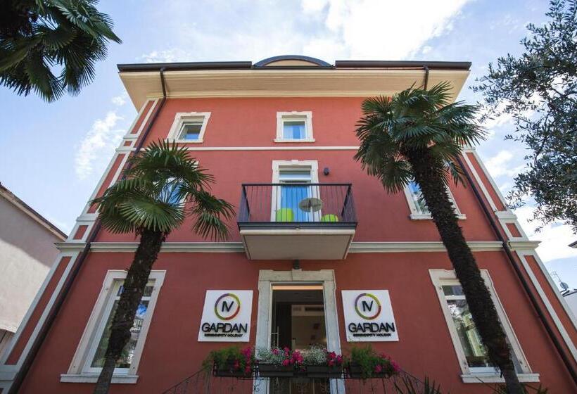 هتل Holiday Iv Gardan