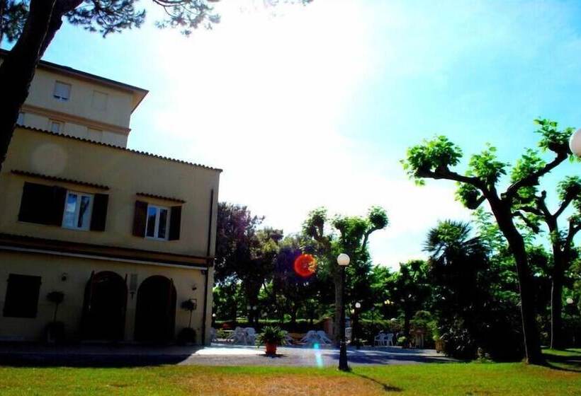 فندق Re Versiliana