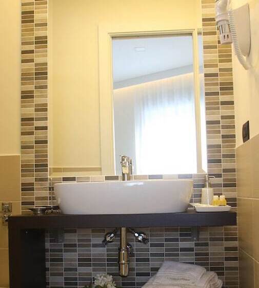 هتل L`essenza B&b