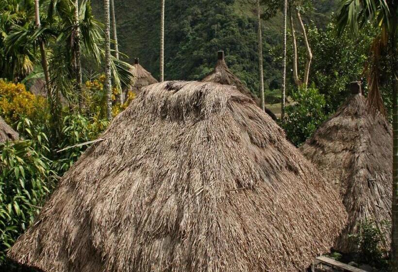 هتل Pine Breeze Cottages