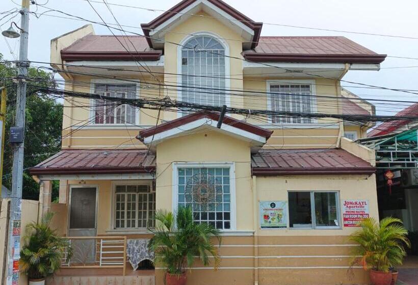 فندق Luna Netflix Chill Jomckayl Apartelle