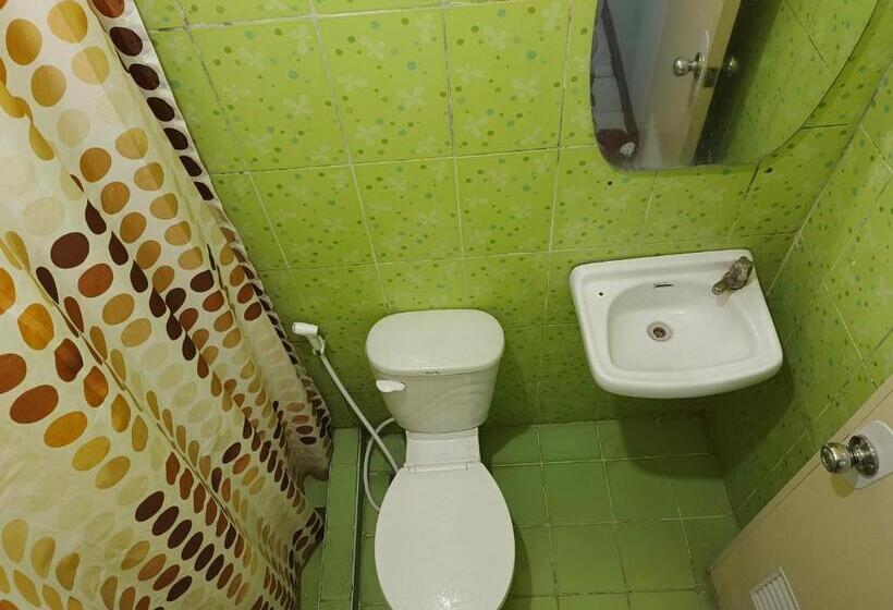 فندق Luna Netflix Chill Jomckayl Apartelle