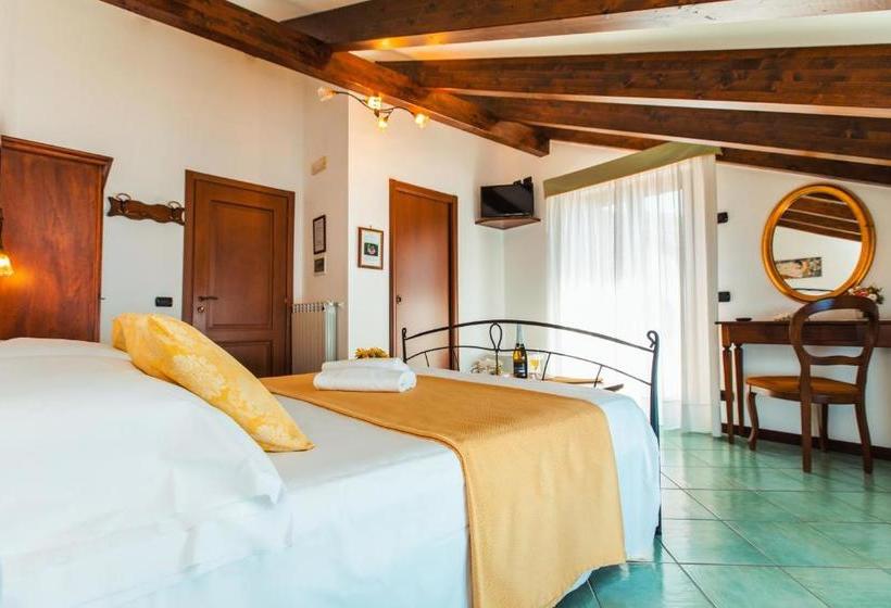 Отель Roccia Fiorita