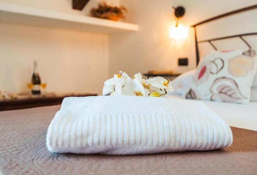 Отель Roccia Fiorita