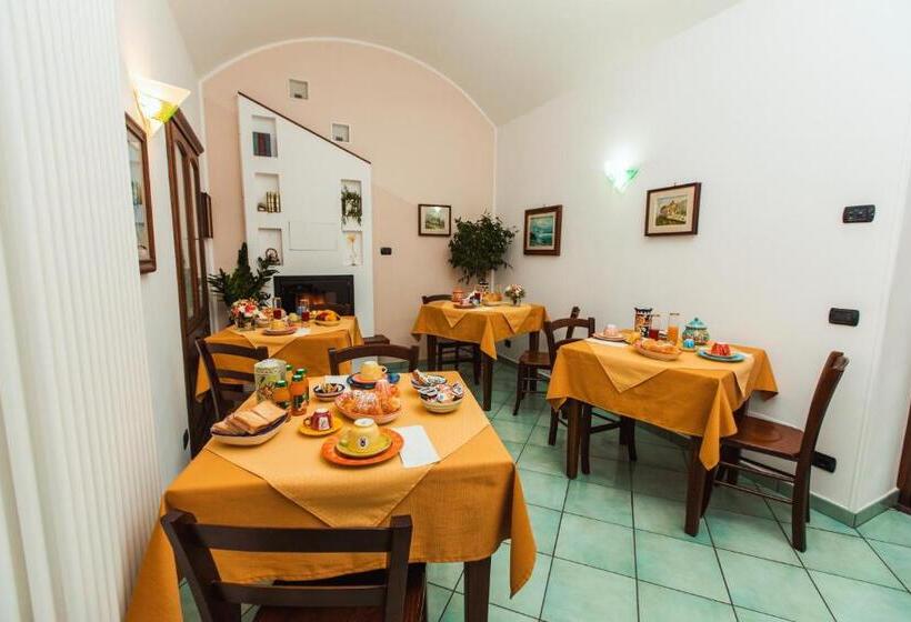 Отель Roccia Fiorita