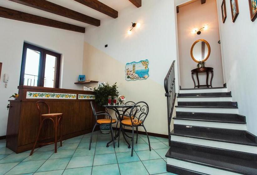 Отель Roccia Fiorita