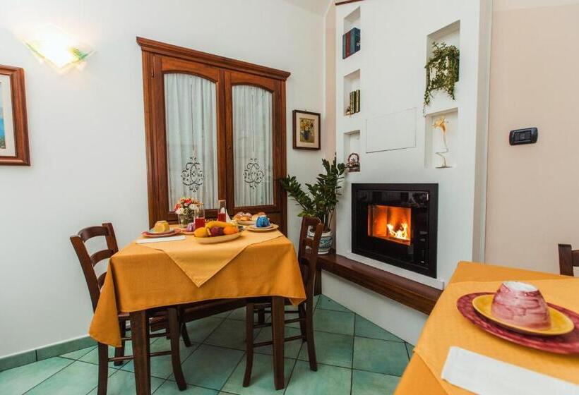 Отель Roccia Fiorita