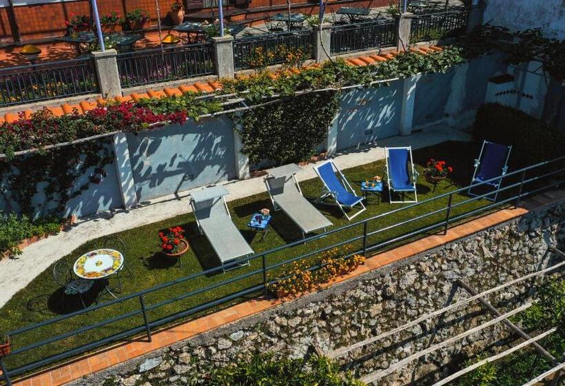 Отель Roccia Fiorita