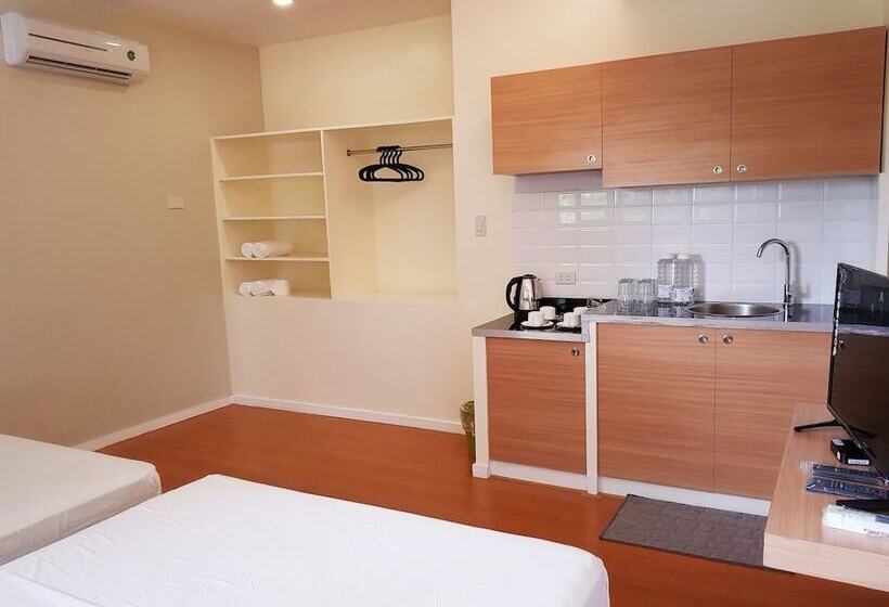 هتل The Leaf House