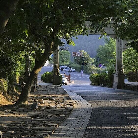 فندق The Lucid Resort