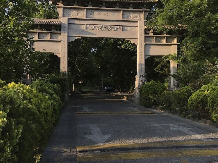 فندق The Lucid Resort