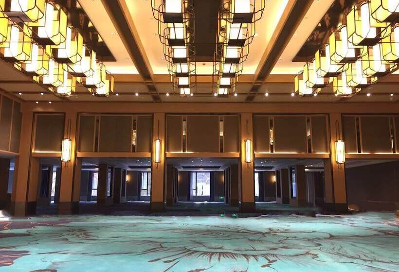 فندق The Lucid Resort