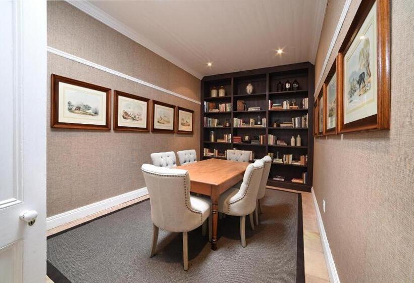 هتل The Milner By The Oyster Collection