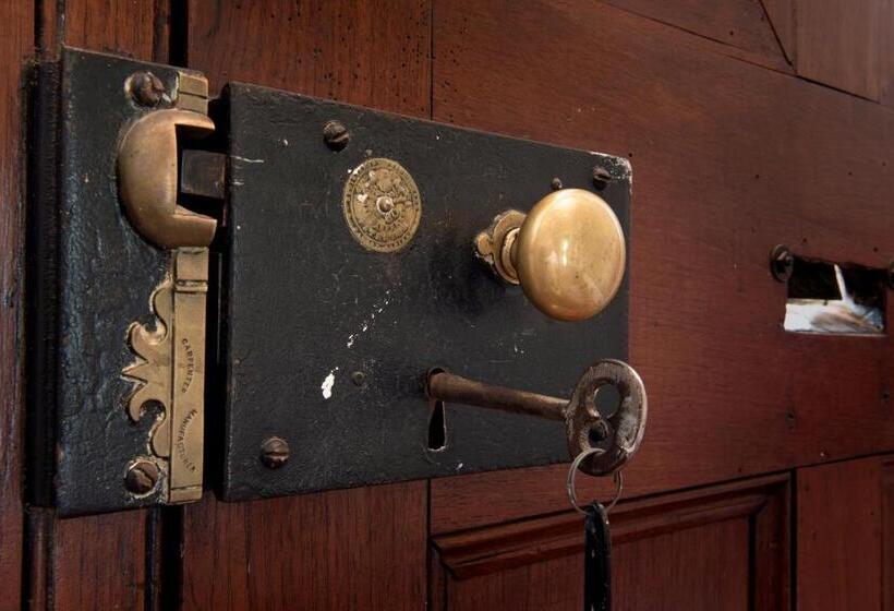 هتل The Milner By The Oyster Collection