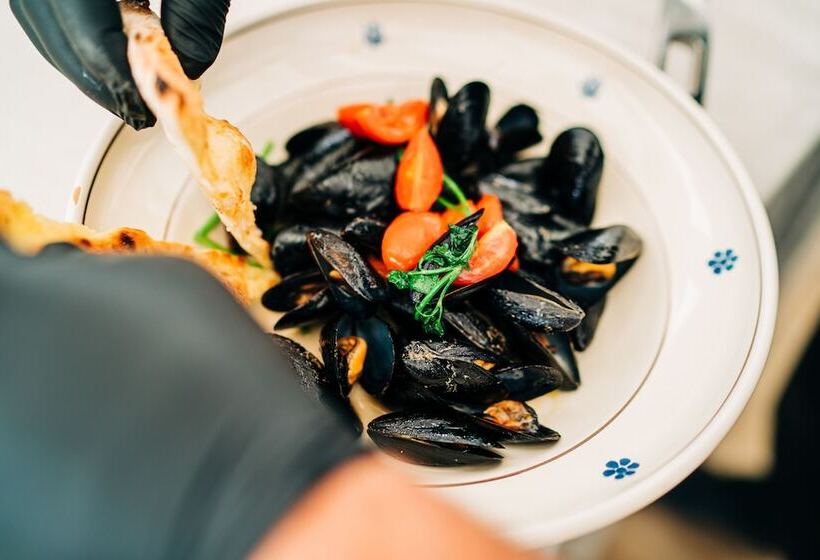 בית מלון כפרי Torre Cintola Greenblu Sea Emotions