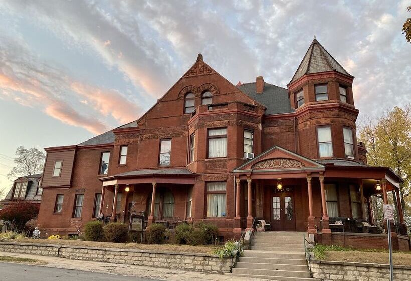 فندق Vineyard Mansion B&b