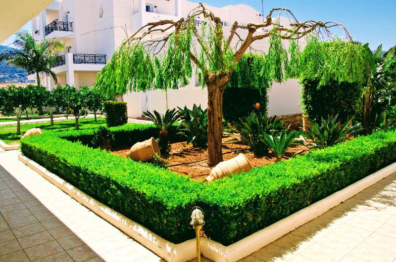 Yiannis Manos Hotel Resort