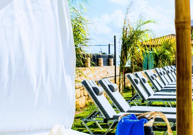 Yiannis Manos Hotel Resort