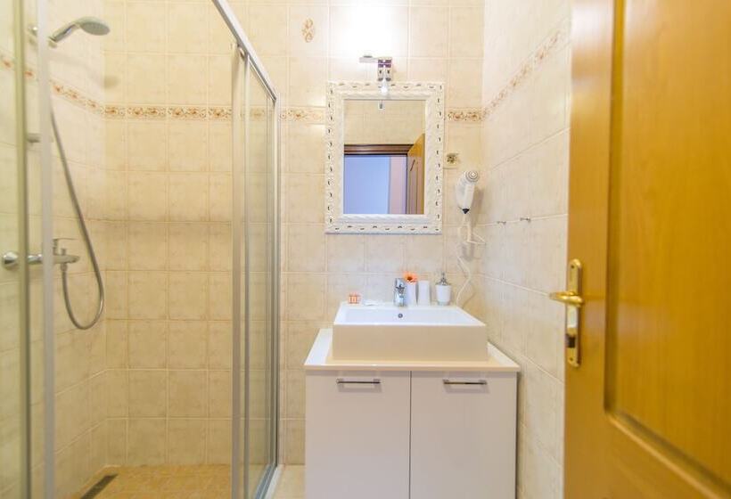 호텔 Apartments And Rooms With Wifi Vrsar, Porec   3007