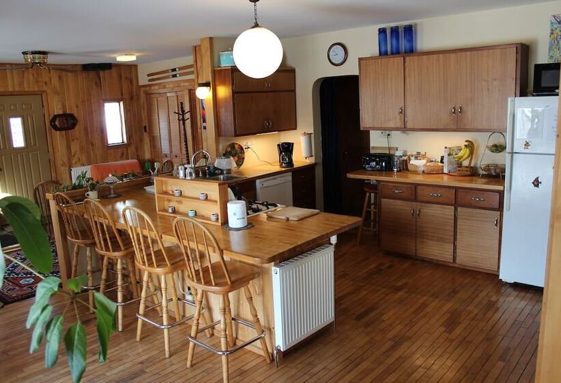 فندق Artha Bed And Breakfast