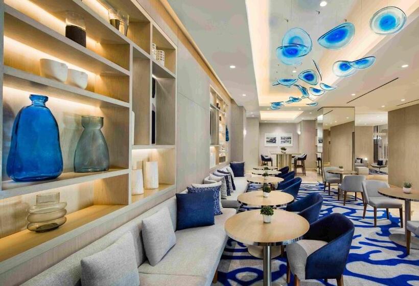 Отель Beach Rotana – All Suites