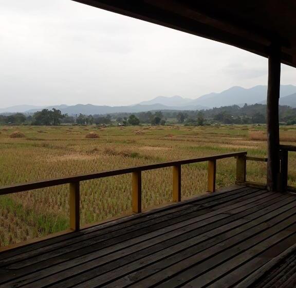 Отель Bueng Pai Farm บึงปายฟาร์ม