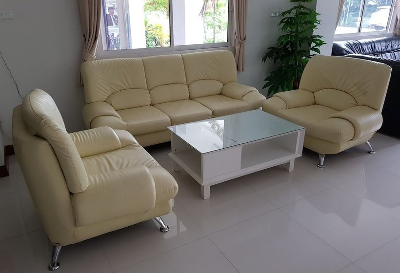 ホテル Chutchawan Apartment