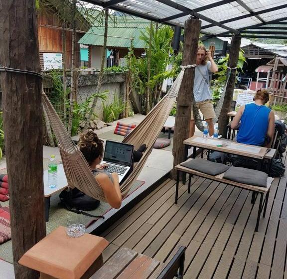 Отель Chill Lom House Adults Only