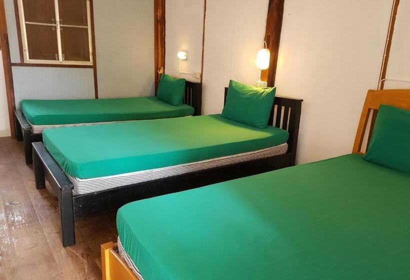 Отель Chill Lom House Adults Only