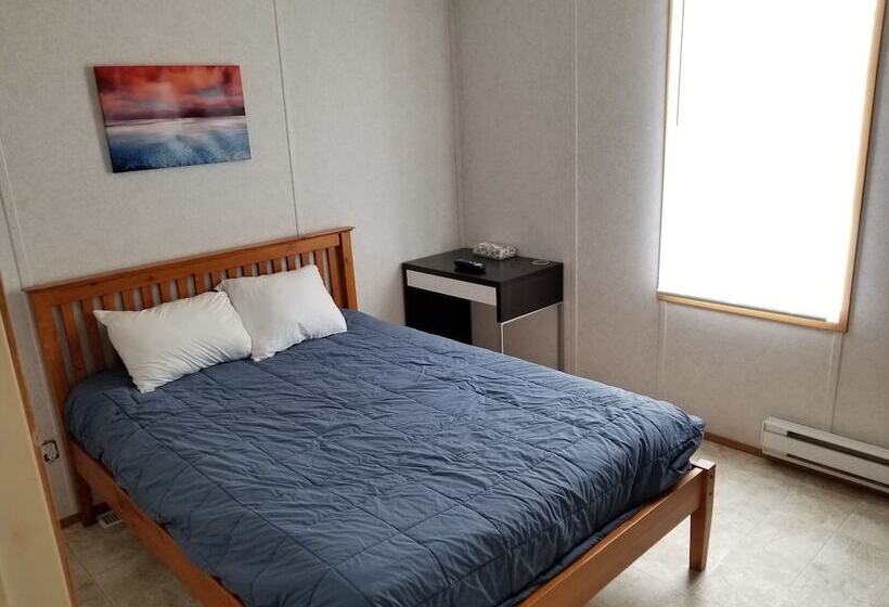 בית מלון כפרי Christina Lake Lodge