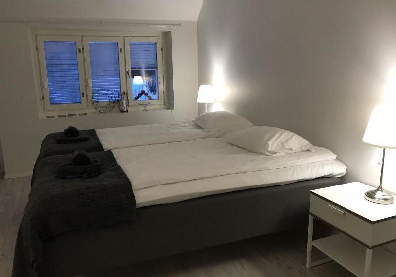 Отель Green Door Apartments