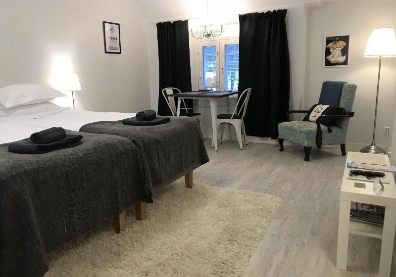 Отель Green Door Apartments