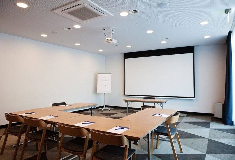 호텔 Holiday Inn Express Frankfurt Airport   Raunheim, An Ihg