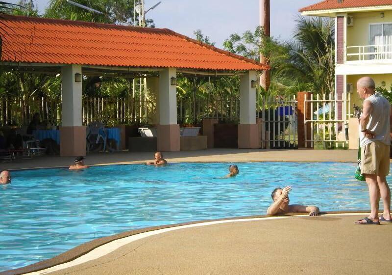 호텔 Homeland Resort