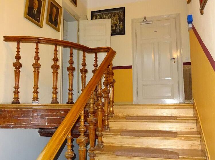 酒店 Hummel Hostel Historische Stadtvilla Mit Garten