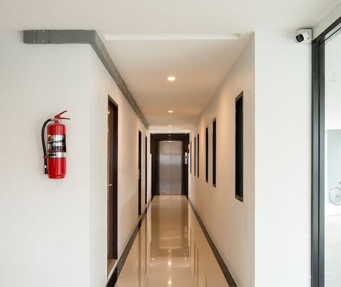 هتل Twentynine Kv Apartel