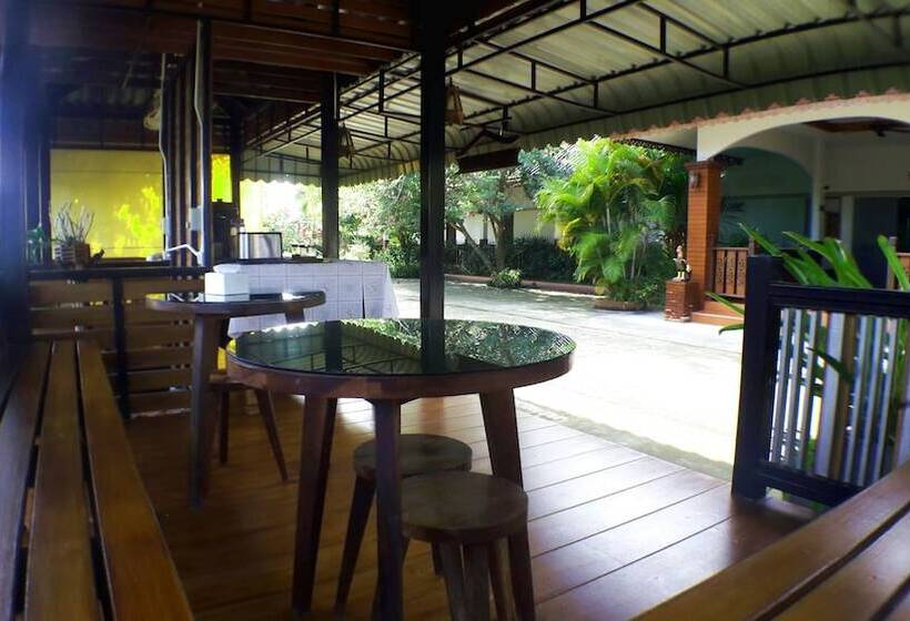 Отель Khum Nakhon