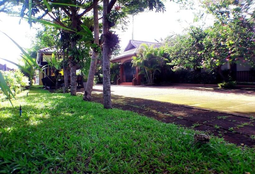 Отель Khum Nakhon