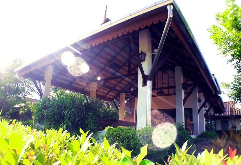 Отель Khum Nakhon