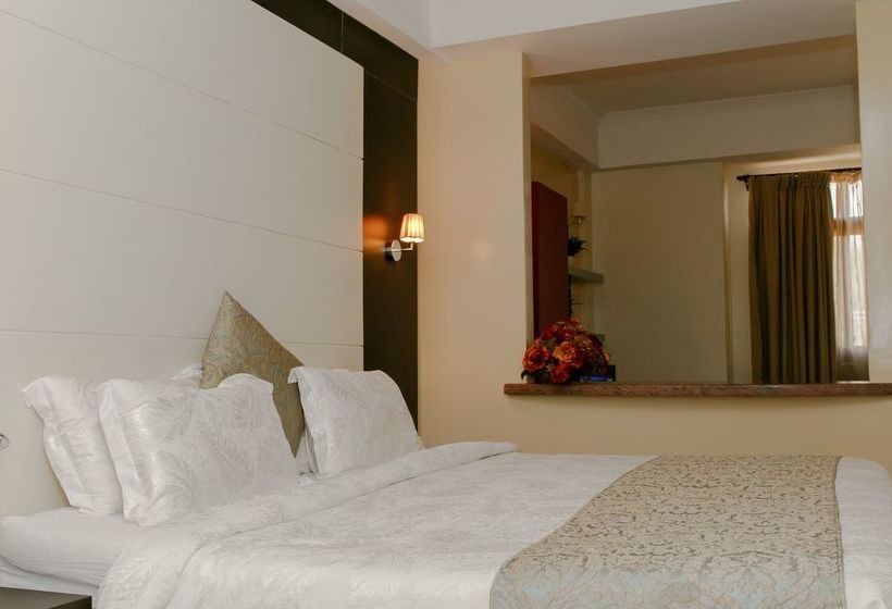 هتل Laburnam Courts Four Bedroom Apartments