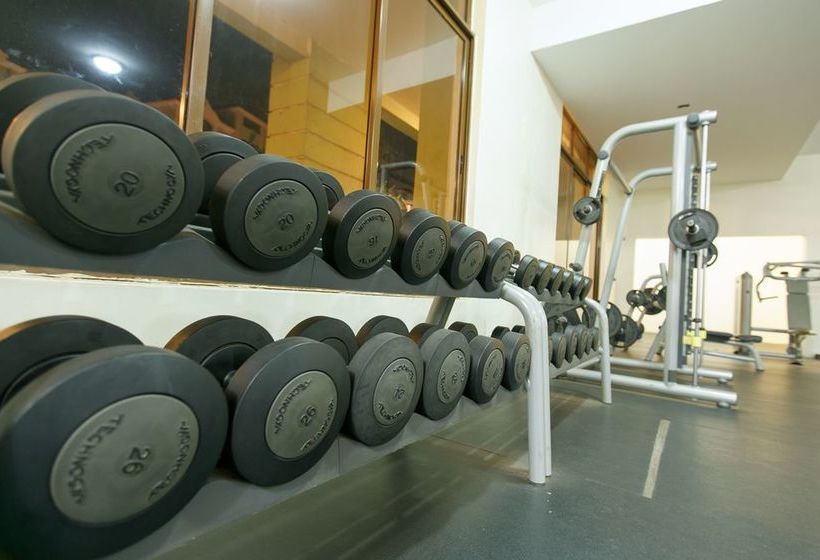 هتل Laburnam Courts Four Bedroom Apartments