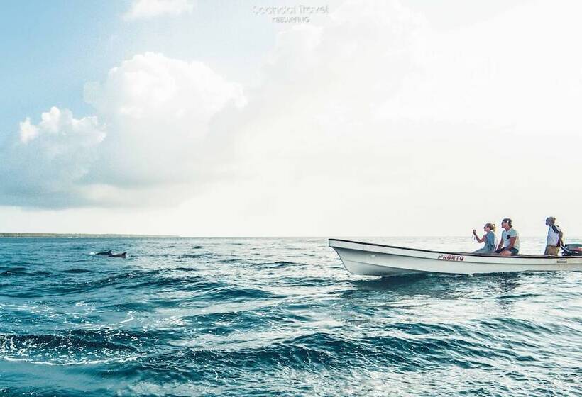 Отель Ocean Breeze Lodge